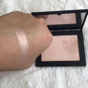 nars capri highlighting powder